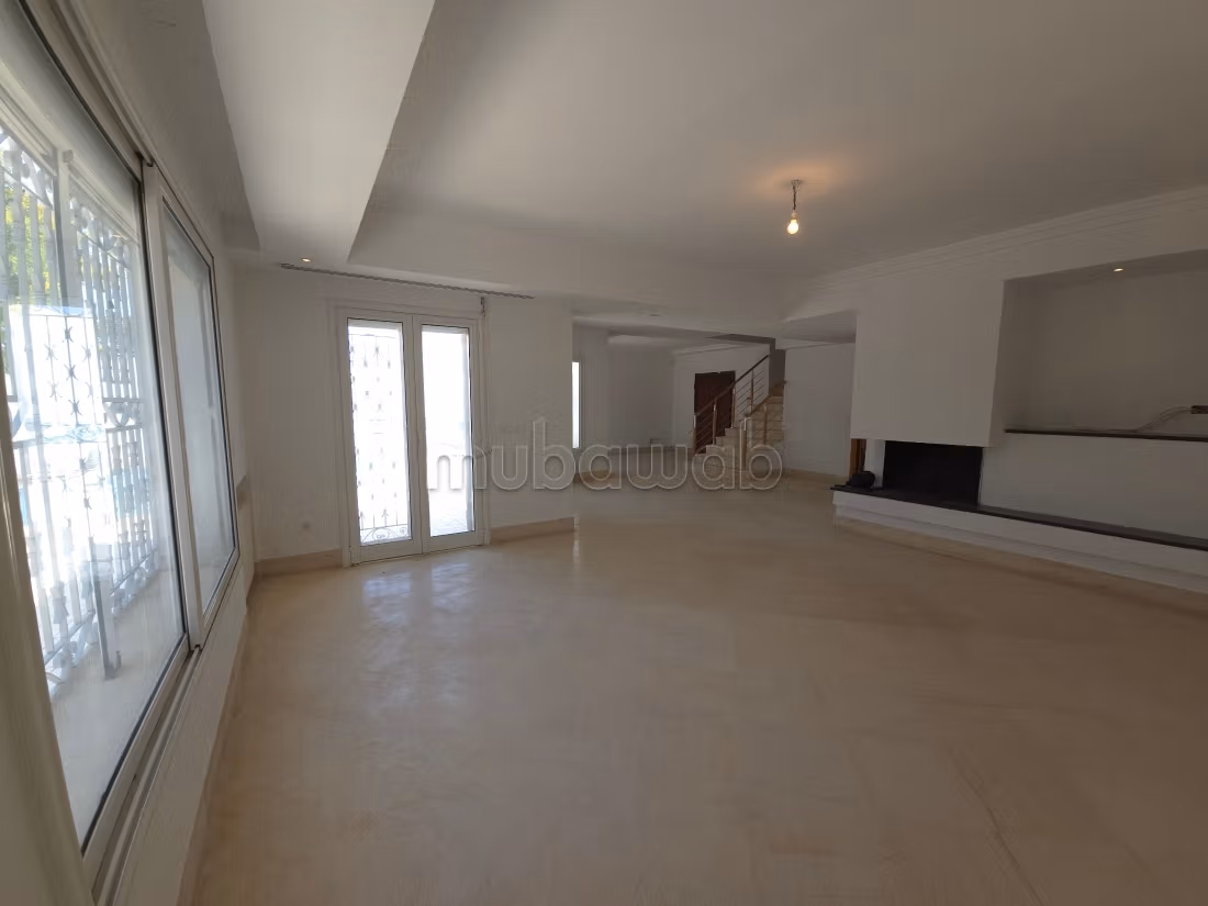 À vendre – Superbe villa S6 avec piscine à Chotrana 2, La Soukra