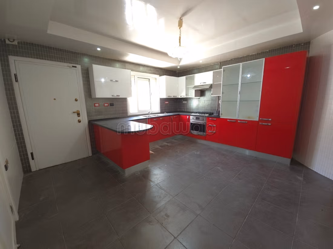 À vendre – Superbe villa S6 avec piscine à Chotrana 2, La Soukra