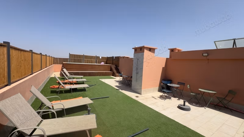 Locatie duplex appartement Gueliz Victor Hugo leeg gezamenlijk zwembad