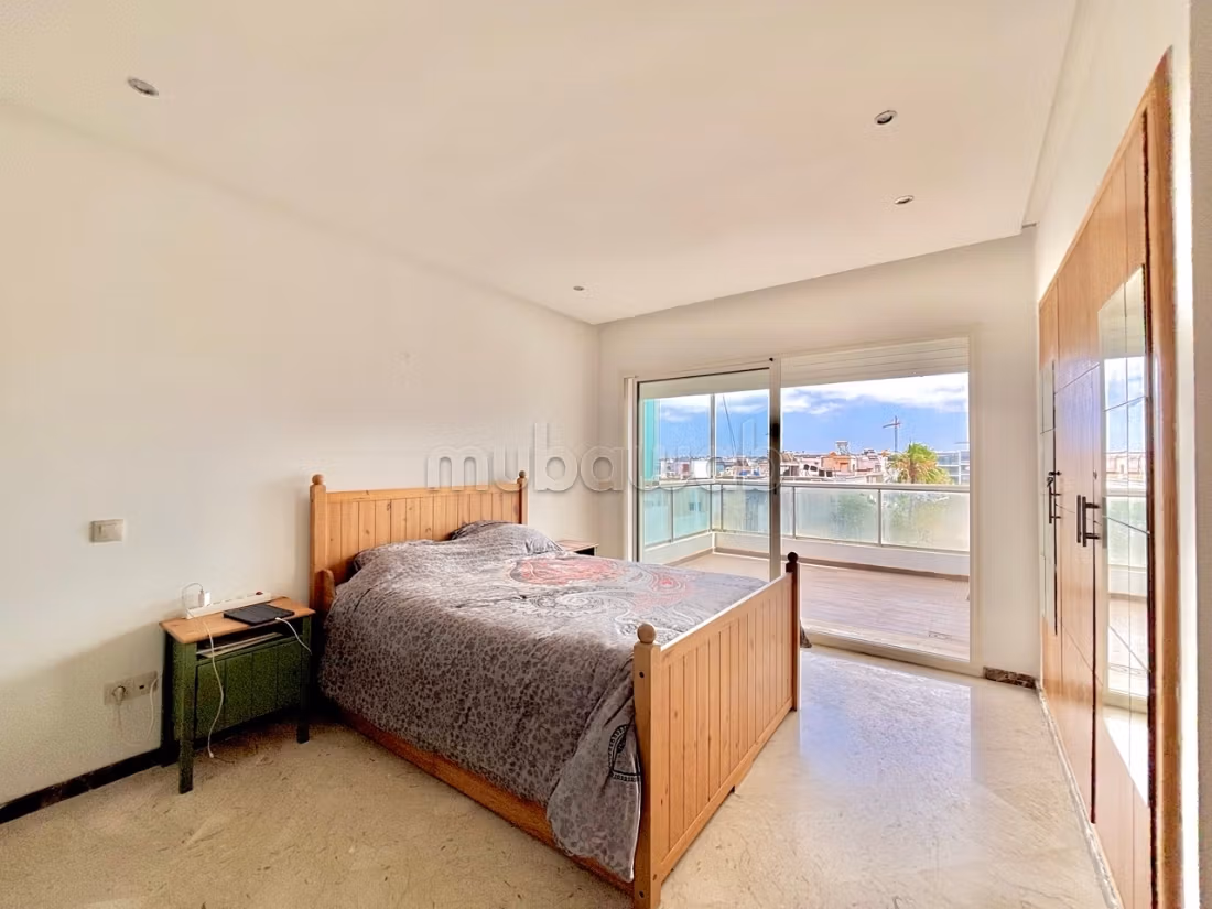 Exceptional Apartment Facing South with Ocean View