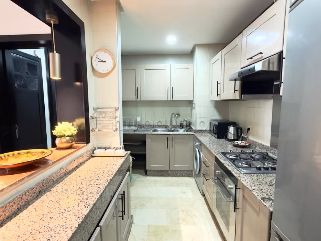 Alquiler de un apartamento en el Sector Turístico. 1 Habitación. Salón tradicional, antena parabólica general