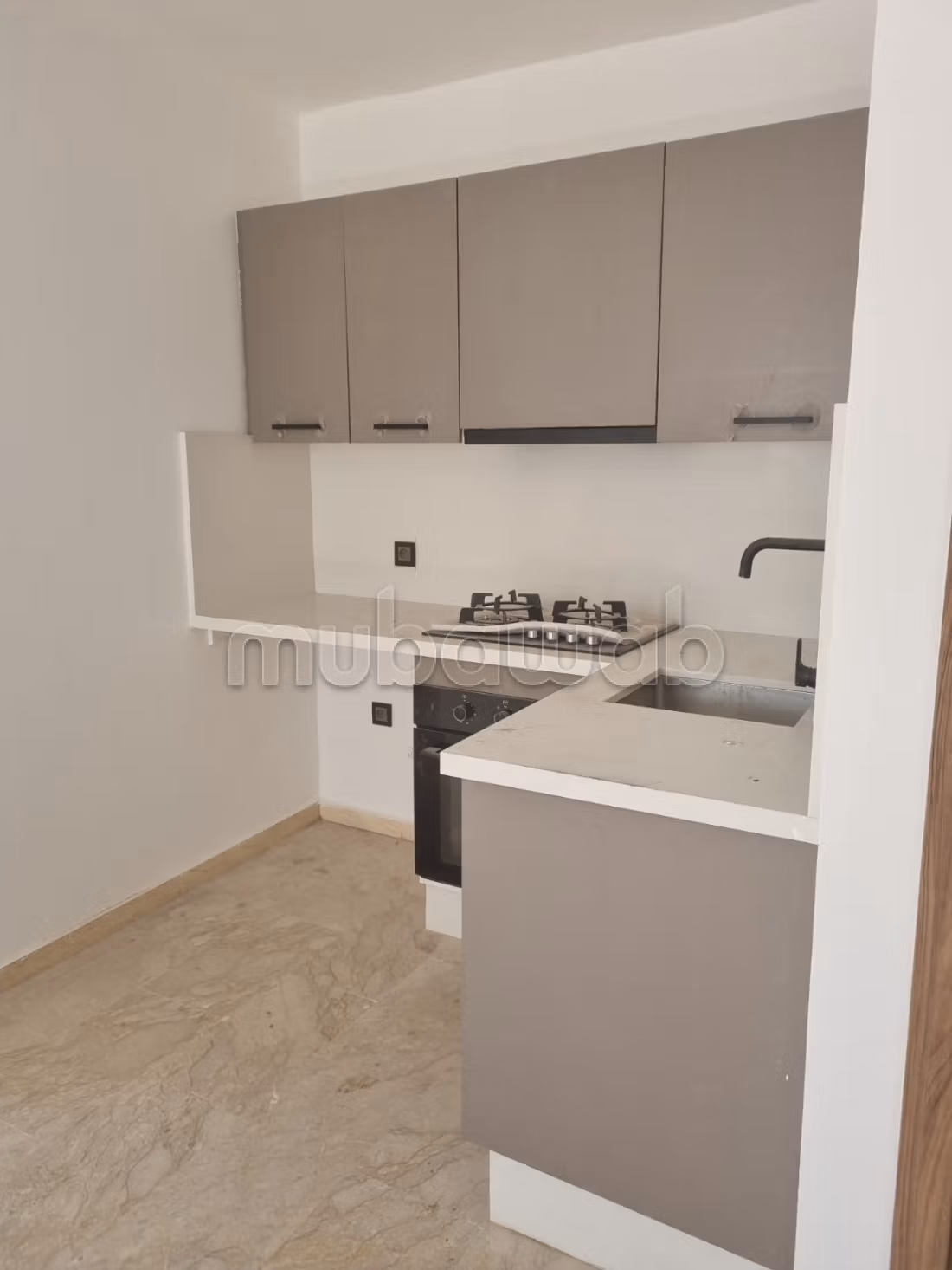 Studio moderno in affitto – Boulevard Anoual