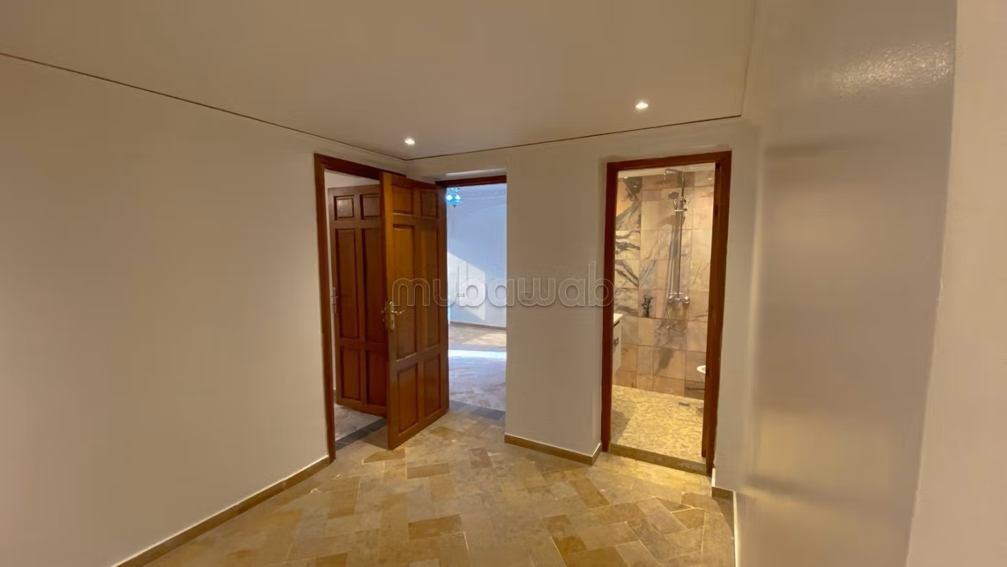 Superbe appartement à louer à Boulevard Med 6. Surface totale 170 m². Service de concierge et climatisation — 2