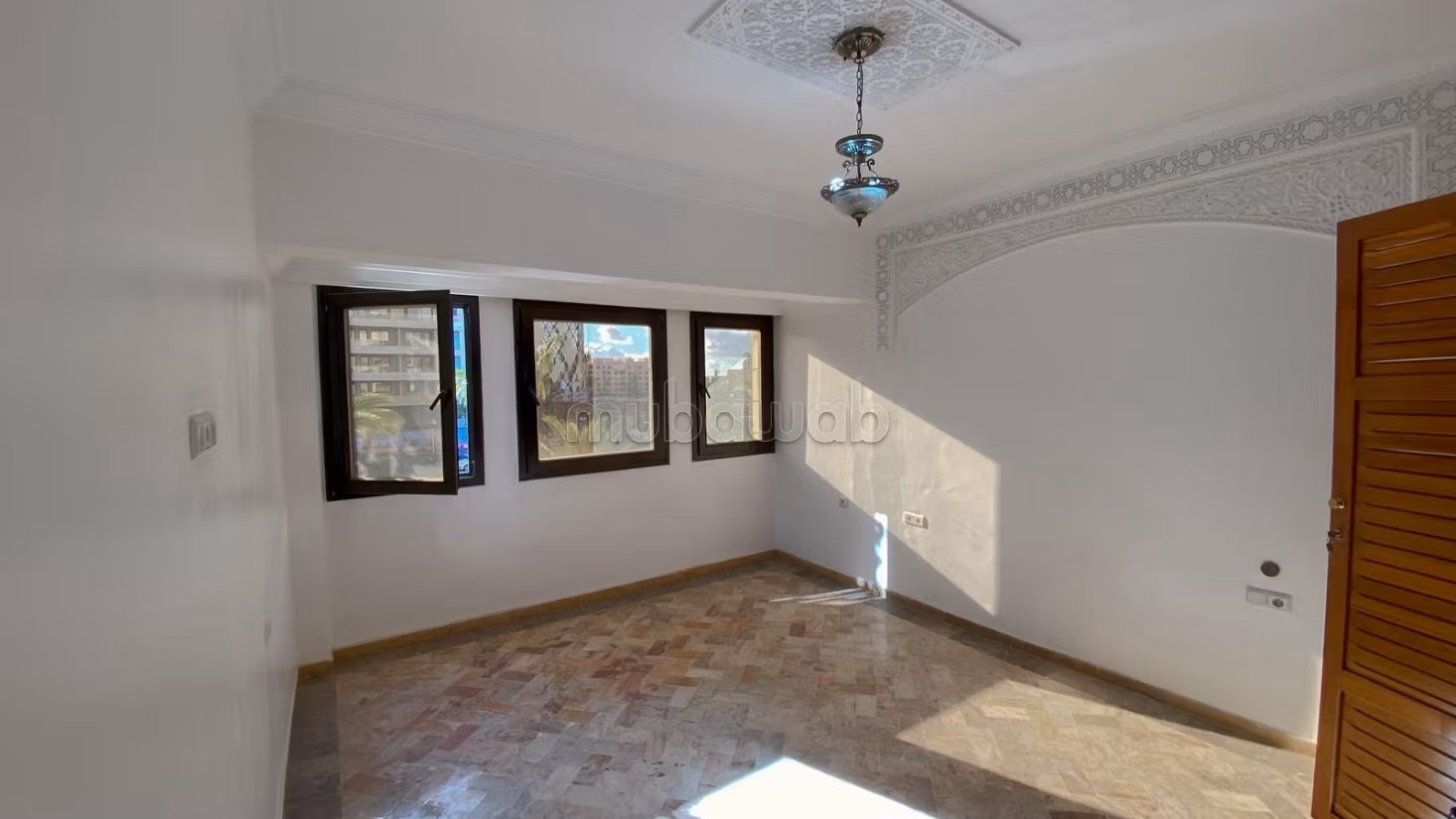 Superbe appartement à louer à Boulevard Med 6. Surface totale 170 m². Service de concierge et climatisation — 4