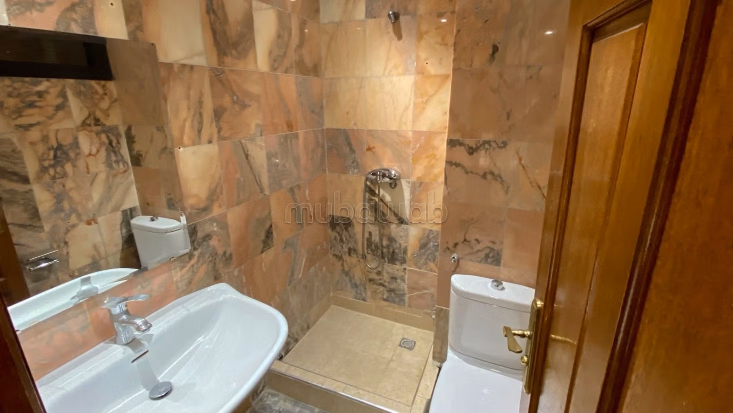 Superbe appartement à louer à Boulevard Med 6. Surface totale 170 m². Service de concierge et climatisation — 6