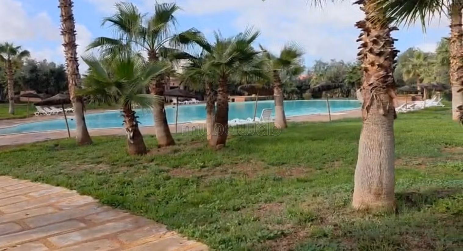 In affitto: villa arredata con 5 camere, piscina e terrazza