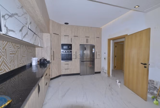 À louer villa moderne meublée avec piscine privée, terrasses, jardin