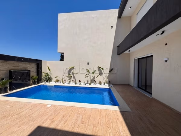 A vendre: Villa récemment construite à Hammamet