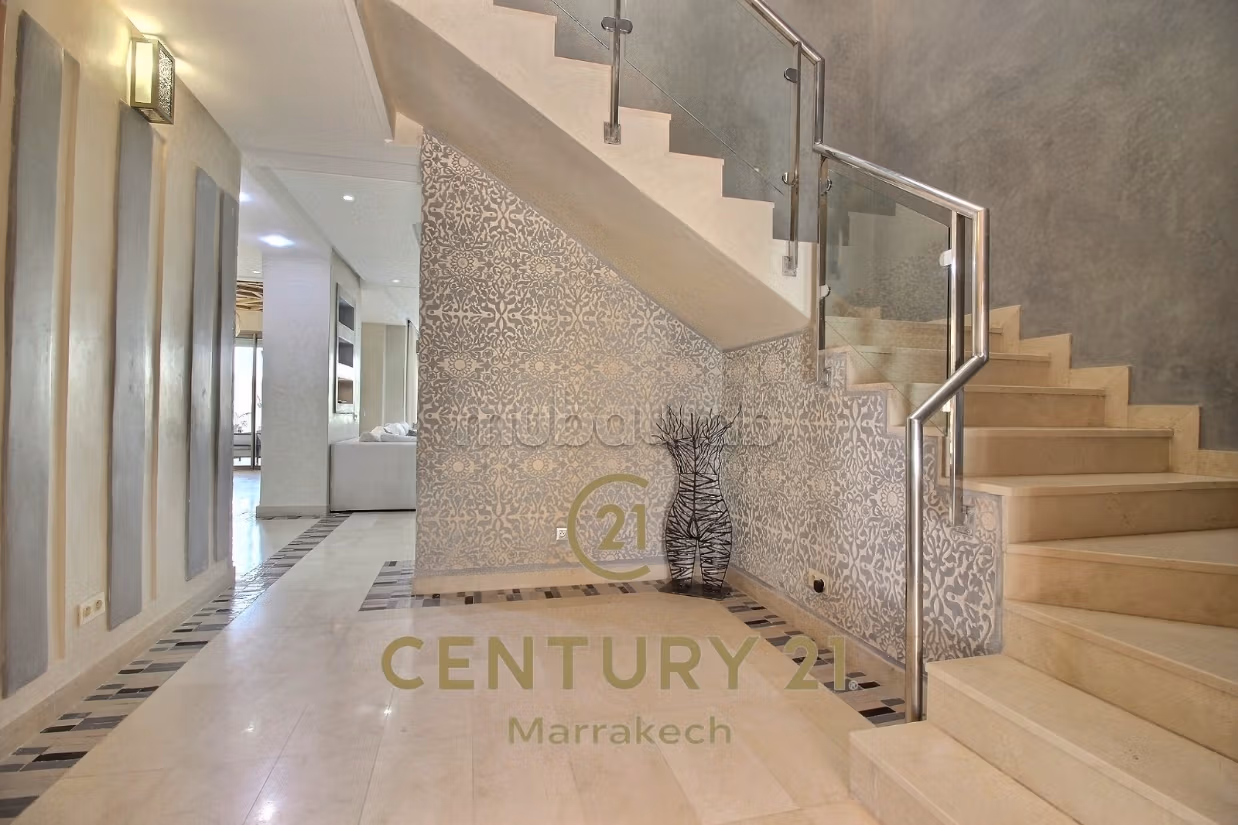 Exclusivity – Exceptional Golf & Lake View