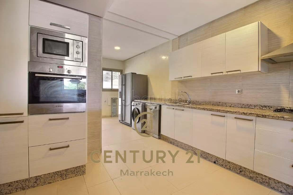 Exclusivity – Exceptional Golf & Lake View