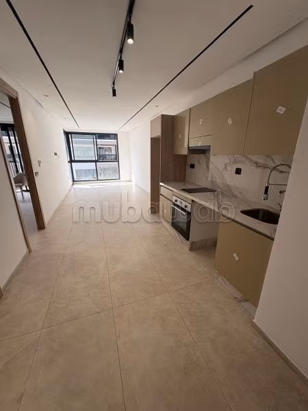Très bel appartement en location à Les princesses. 
1 belle chambre. 
Antenne parabolique et sécurité