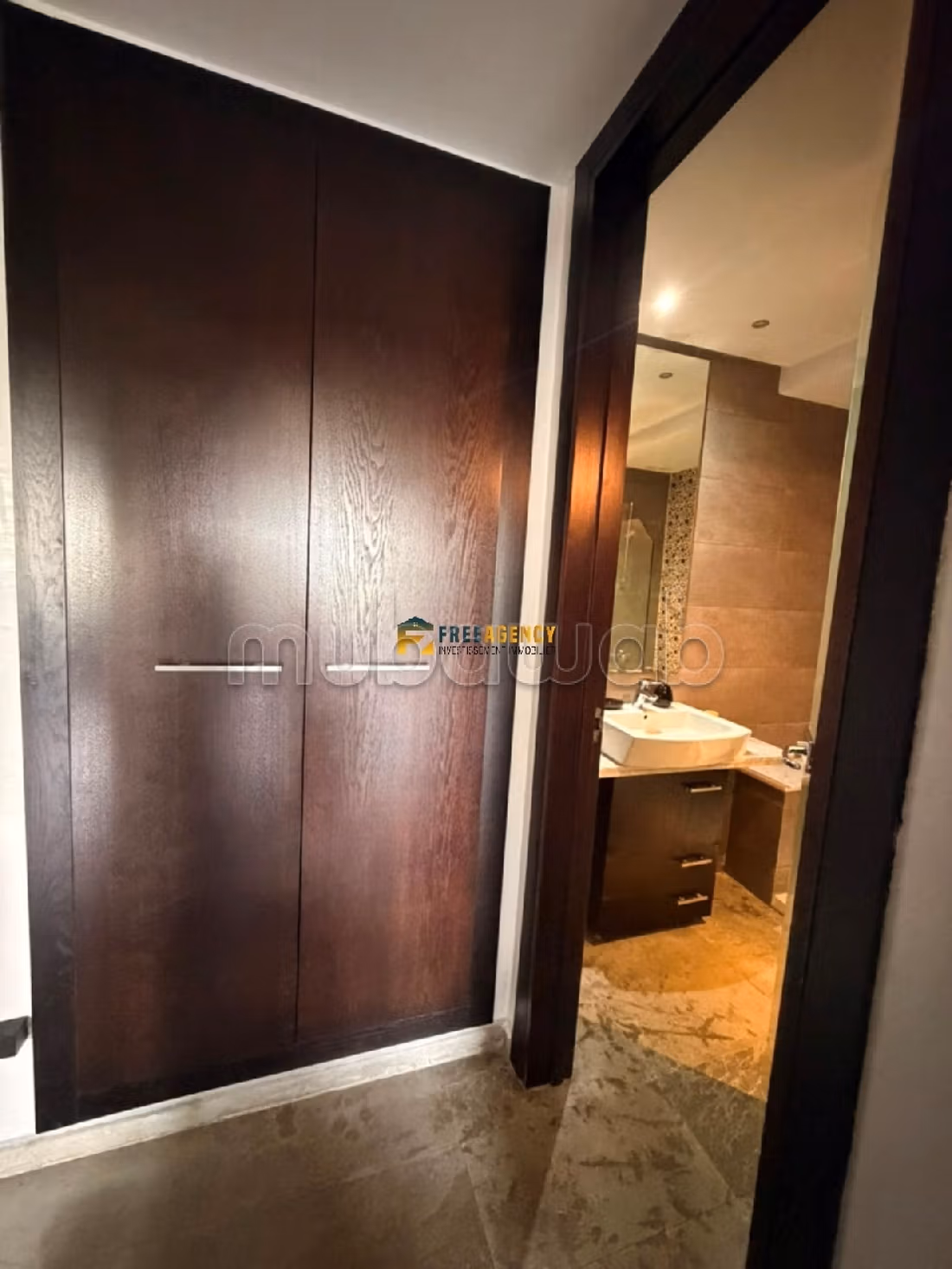 Appartement dans une Résidence sécurisée à Louer — 6