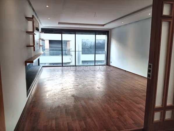 Rent this apartment in Breton Farm Hay Arraha. Surface area 123 m². Secure door and central heating