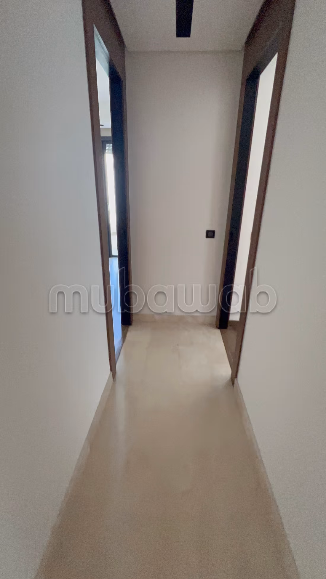 Appartement à louer à Casablanca Finance City.
Superficie 165 m².
Porte blindée et chauffage central — 3