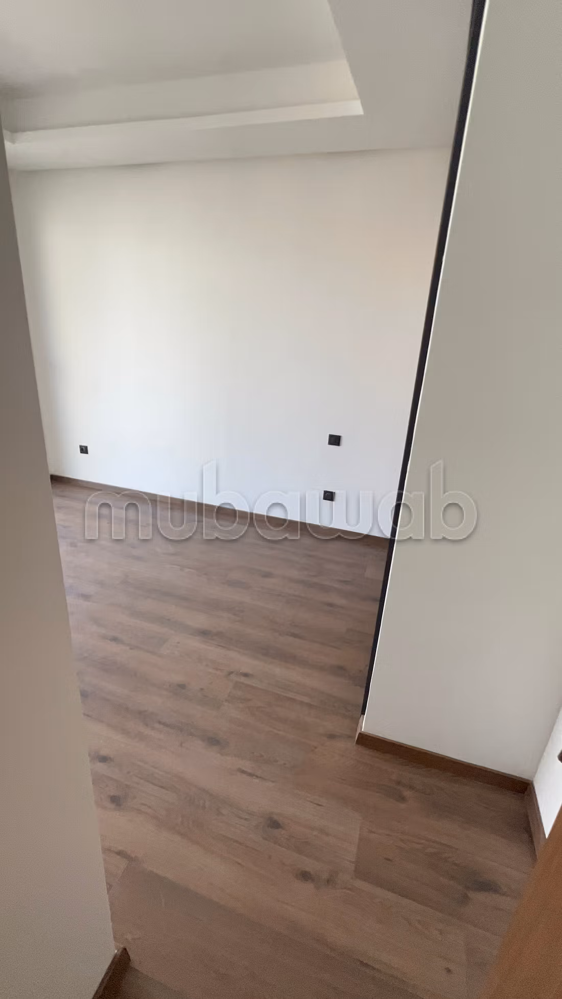 Appartement à louer à Casablanca Finance City.
Superficie 165 m².
Porte blindée et chauffage central — 4
