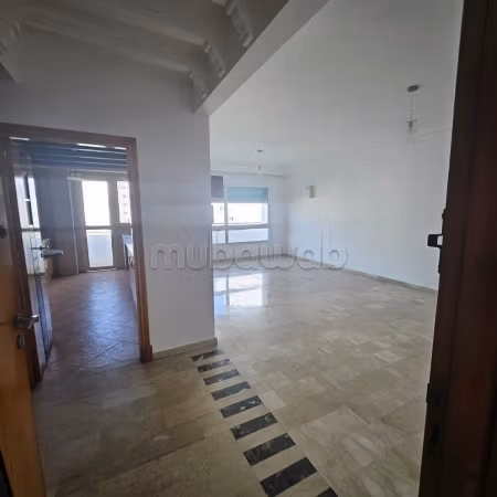 Luxe buitenappartement met garage