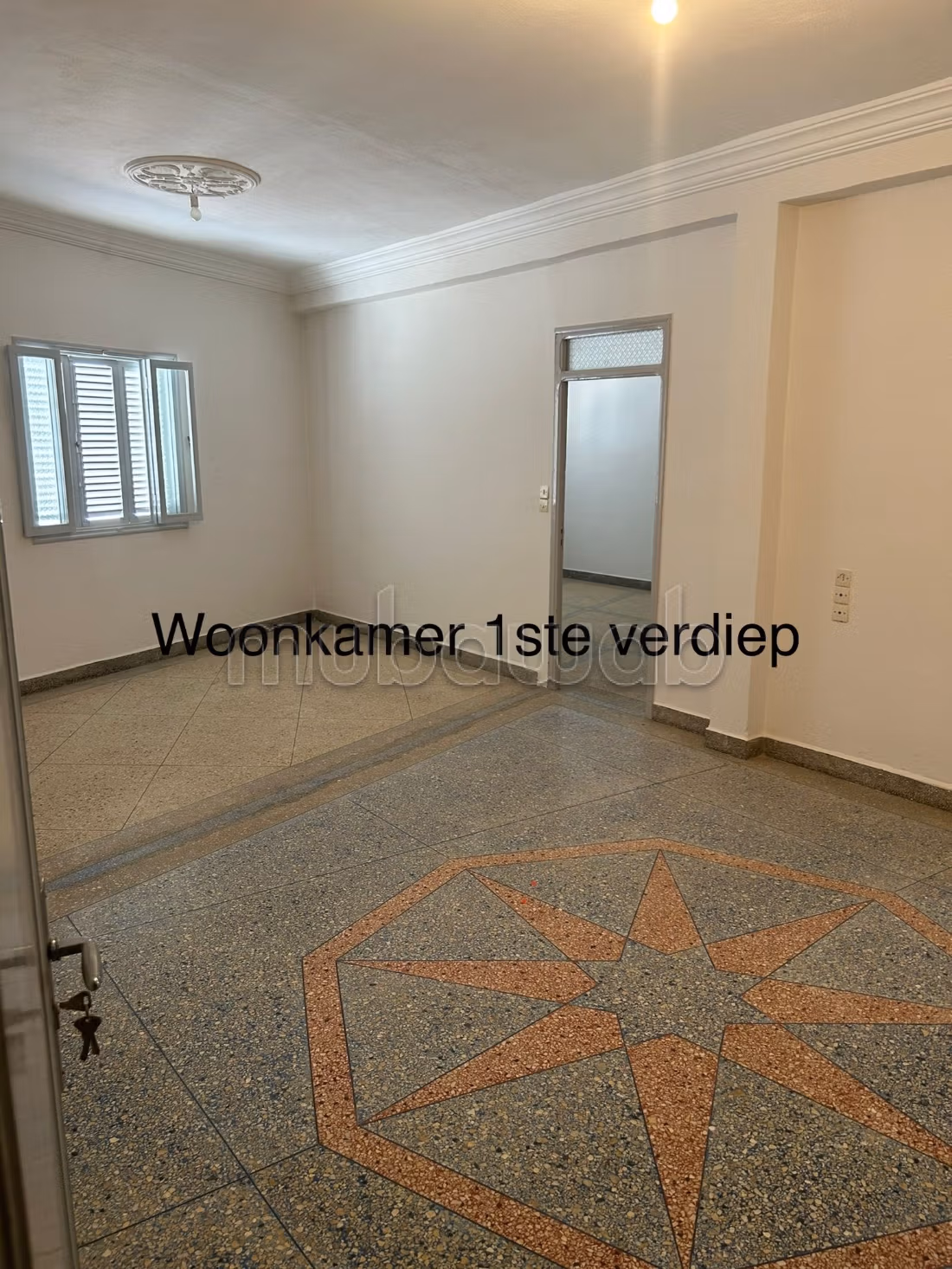 Huizen om te kopen. 7 Kamers. Verstevigde deur en traditionele, Marokkaanse woonkamer