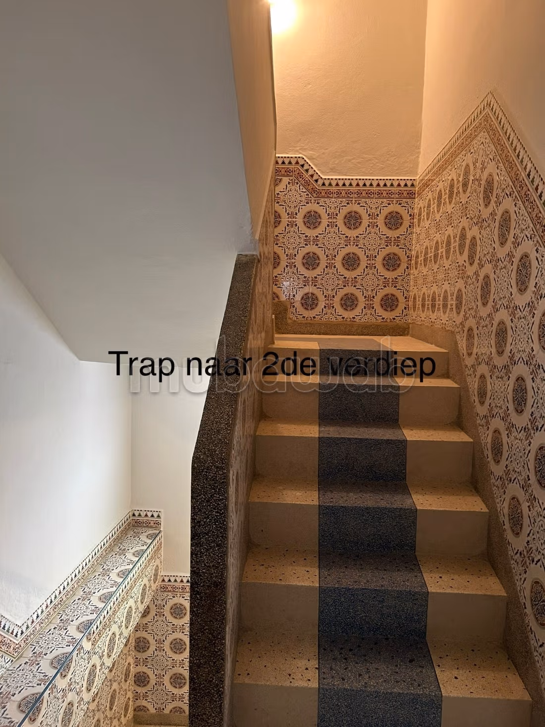 Huizen om te kopen. 7 Kamers. Verstevigde deur en traditionele, Marokkaanse woonkamer