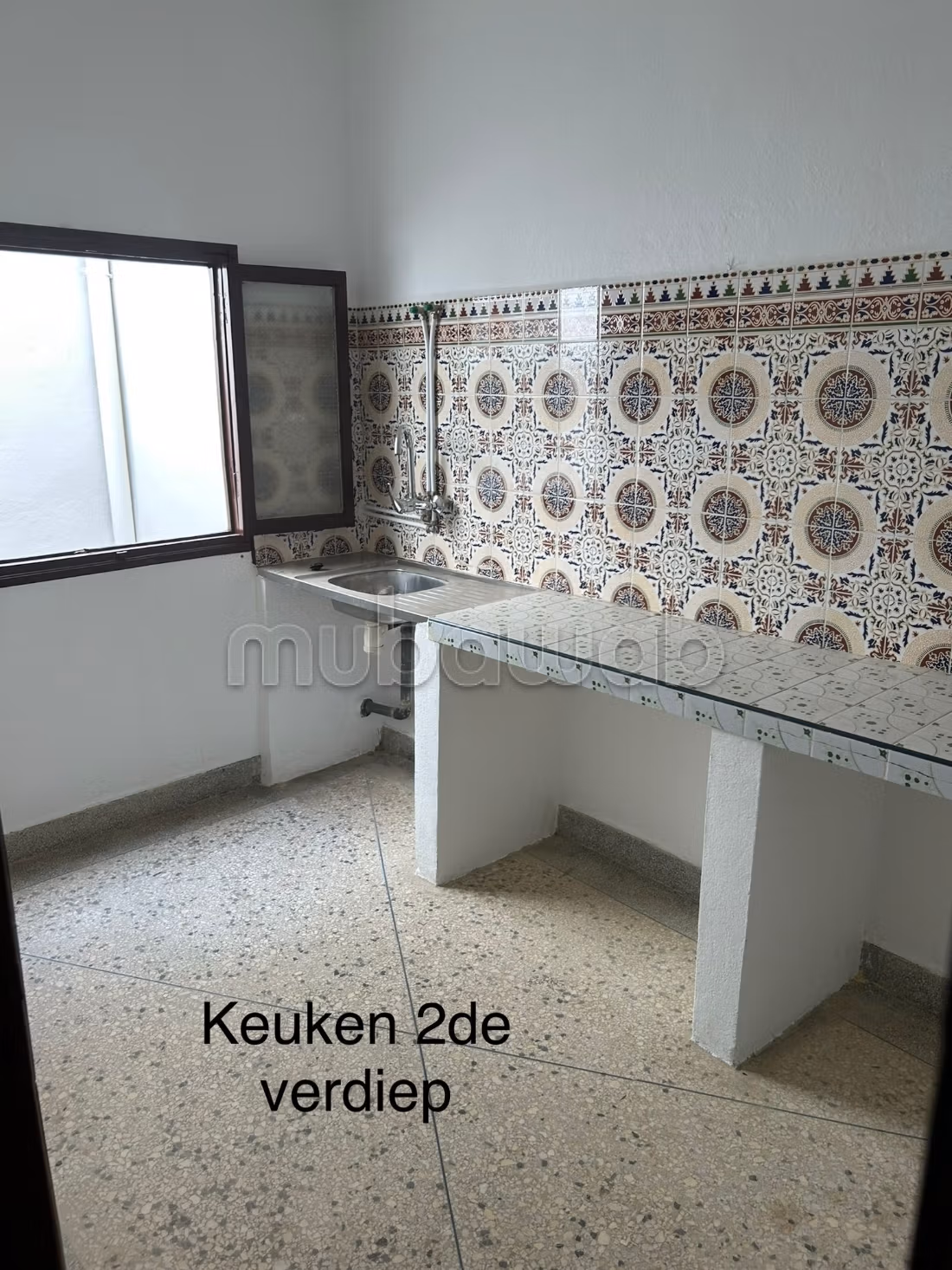 Huizen om te kopen. 7 Kamers. Verstevigde deur en traditionele, Marokkaanse woonkamer