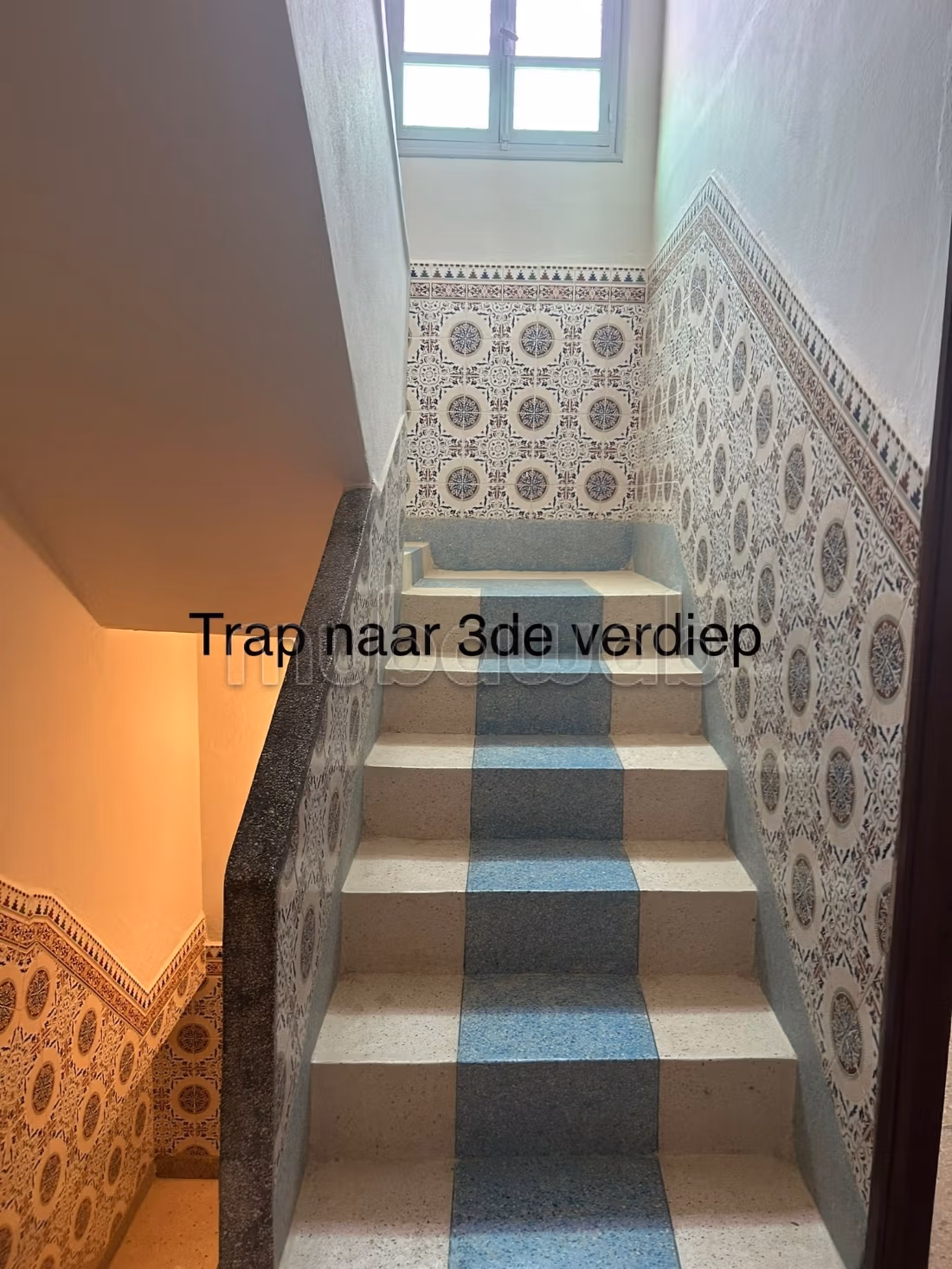 Huizen om te kopen. 7 Kamers. Verstevigde deur en traditionele, Marokkaanse woonkamer