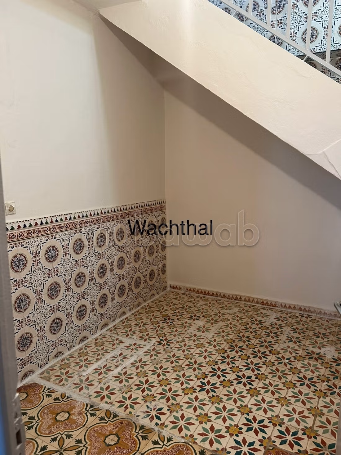 Huizen om te kopen. 7 Kamers. Verstevigde deur en traditionele, Marokkaanse woonkamer