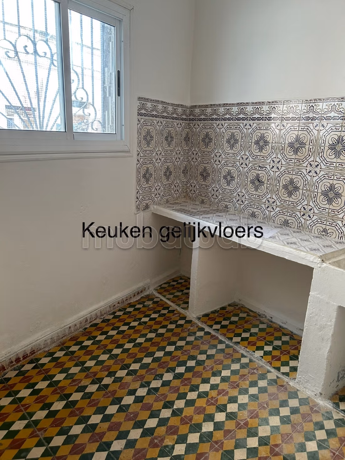 Huizen om te kopen. 7 Kamers. Verstevigde deur en traditionele, Marokkaanse woonkamer