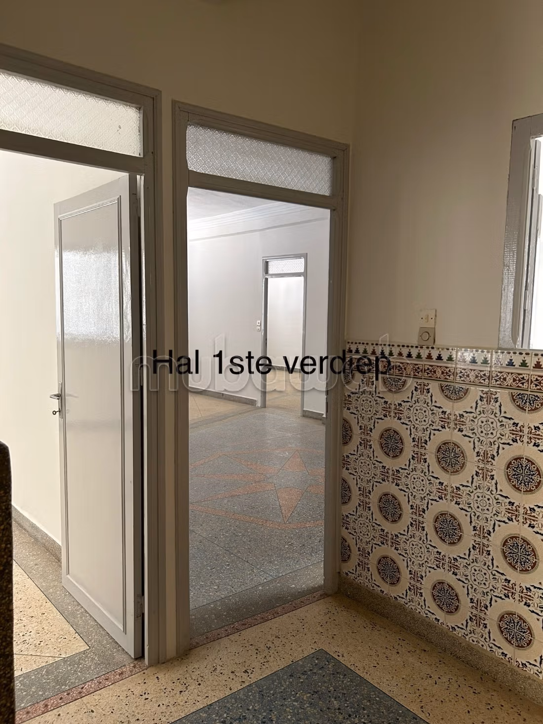 Huizen om te kopen. 7 Kamers. Verstevigde deur en traditionele, Marokkaanse woonkamer