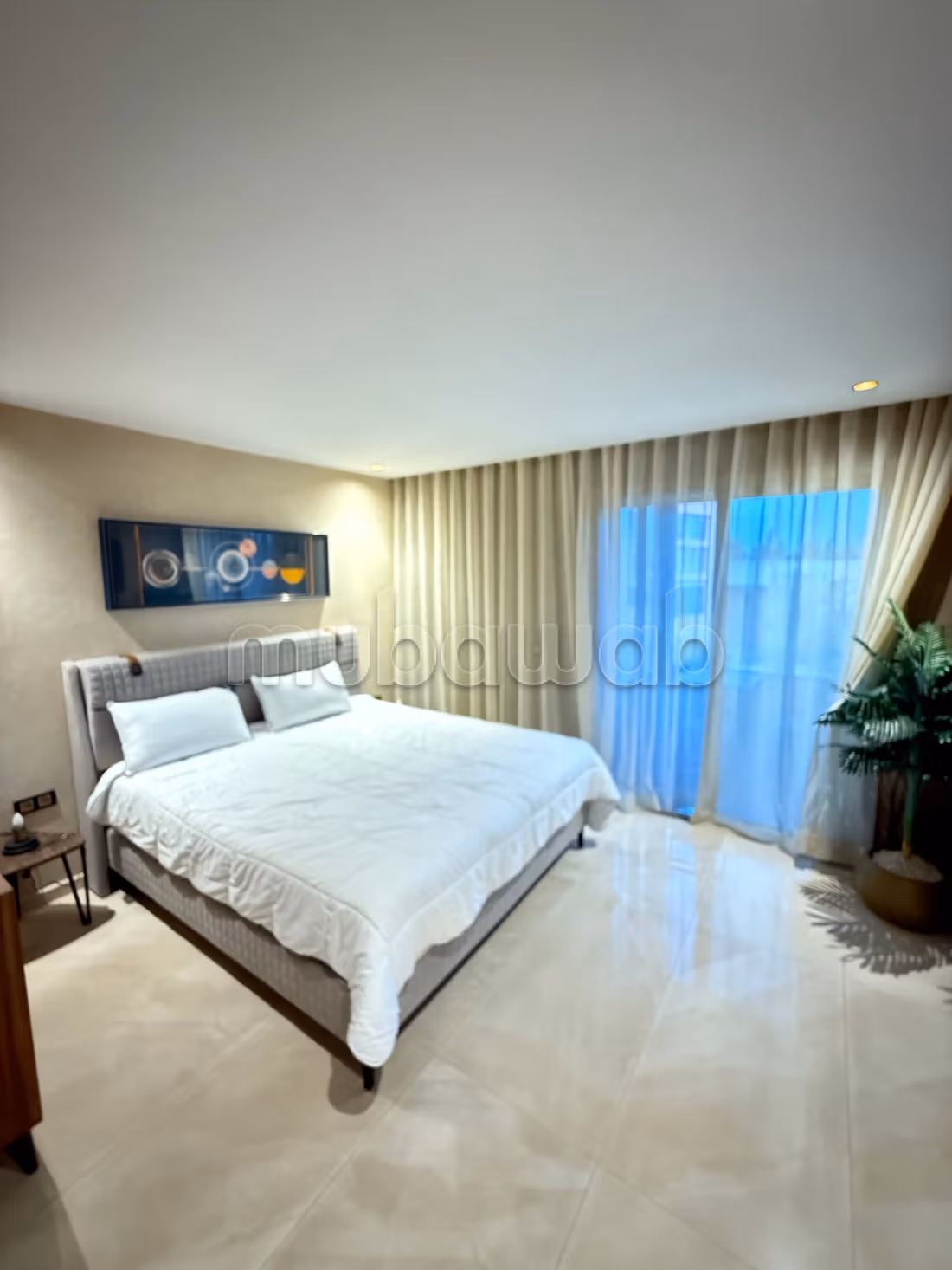 Très bel appartement à louer à l’Agdal dans une résidence à hivernage.
Surface de 143 m².
Bien meublé — 2
