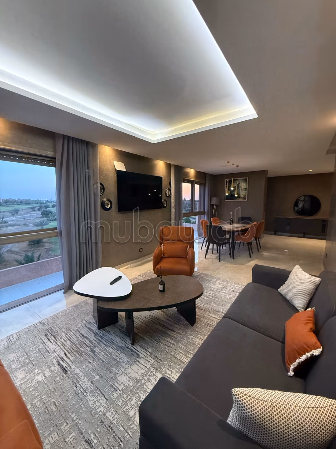 Très bel appartement à louer à l’Agdal dans une résidence à hivernage.
Surface de 143 m².
Bien meublé — 3