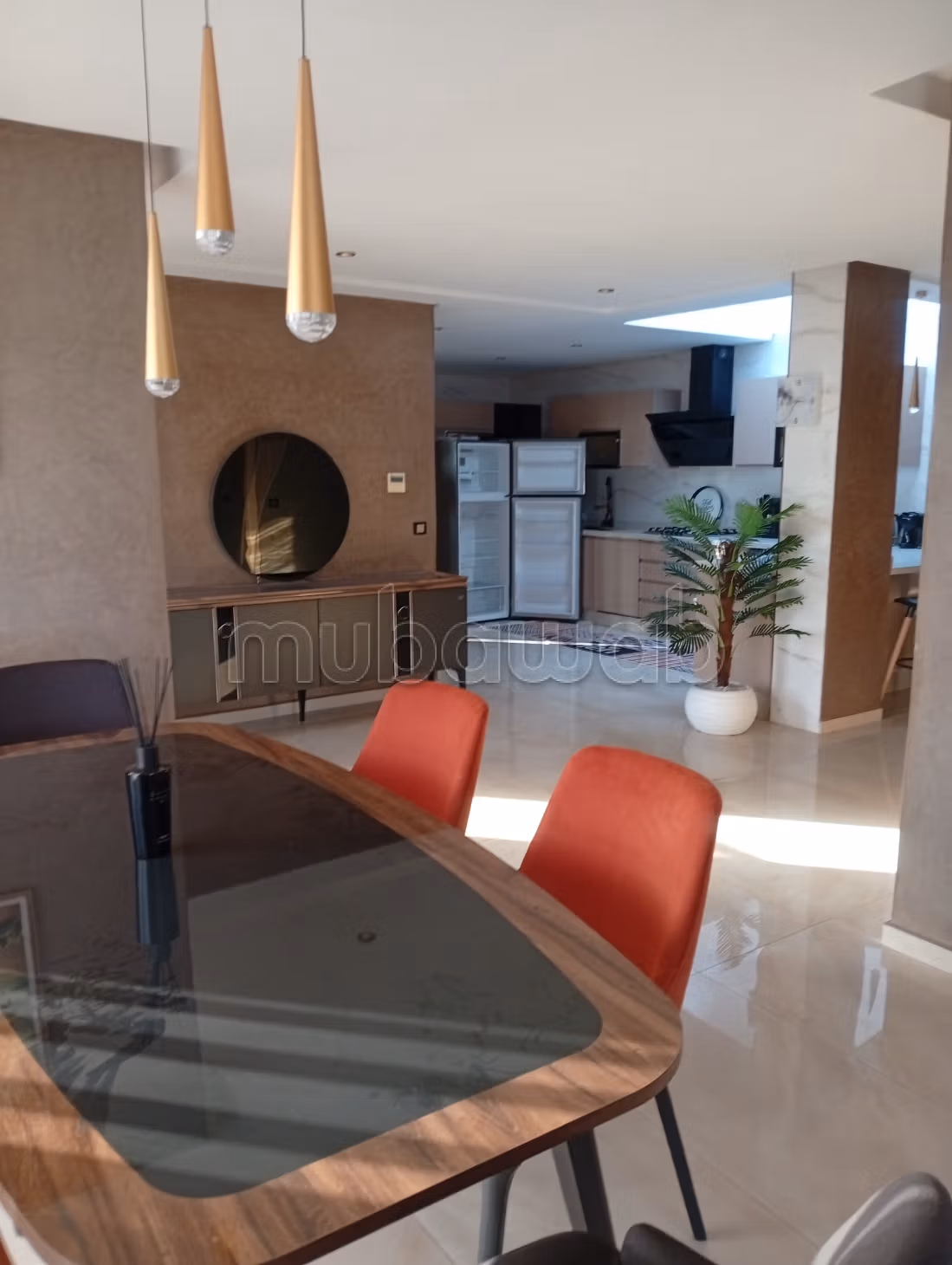 Très bel appartement à louer à l’Agdal dans une résidence à hivernage.
Surface de 143 m².
Bien meublé — 4