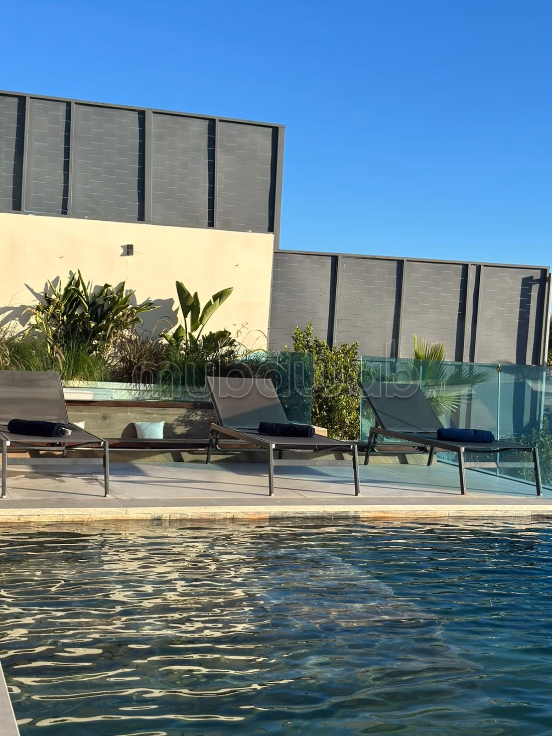 Luxury villas and houses for rent in Manar. Total area 1000 m². Double glazed windows and central heating.