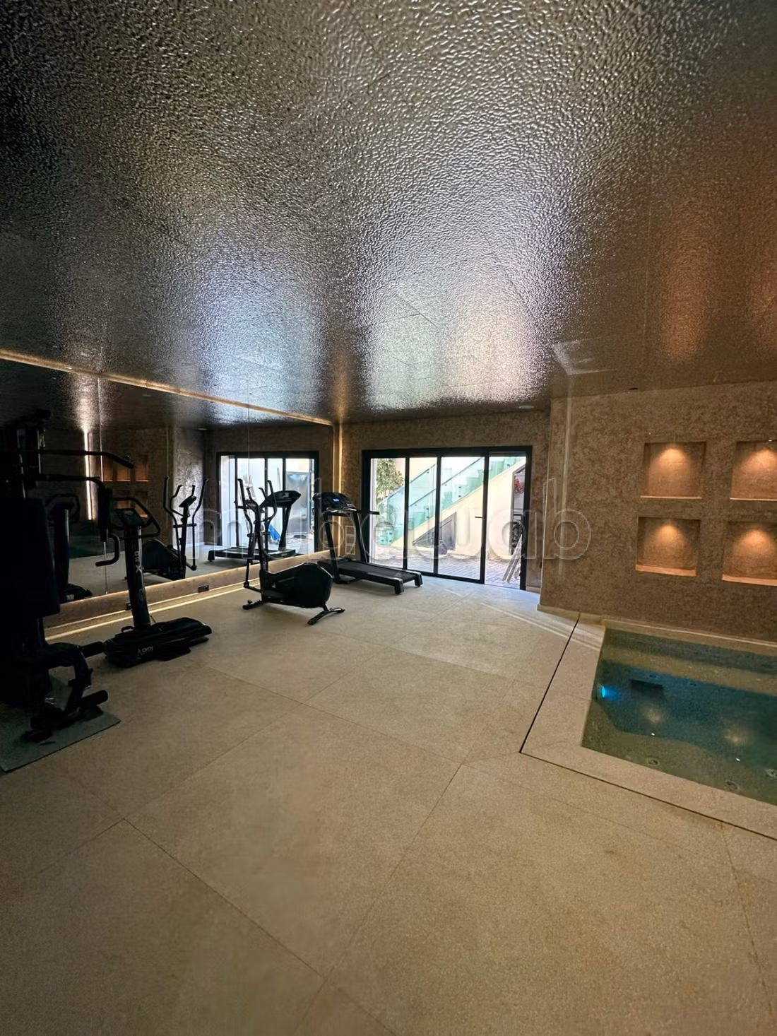 Luxury villas and houses for rent in Manar. Total area 1000 m². Double glazed windows and central heating.