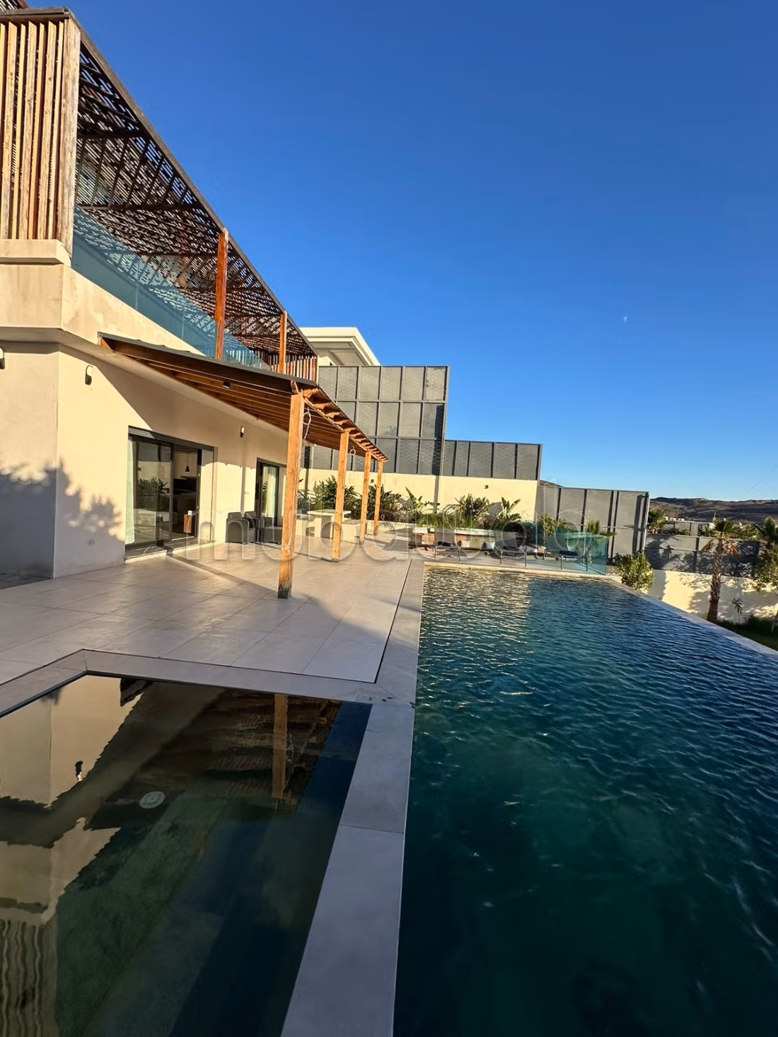 Luxury villas and houses for rent in Manar. Total area 1000 m². Double glazed windows and central heating.