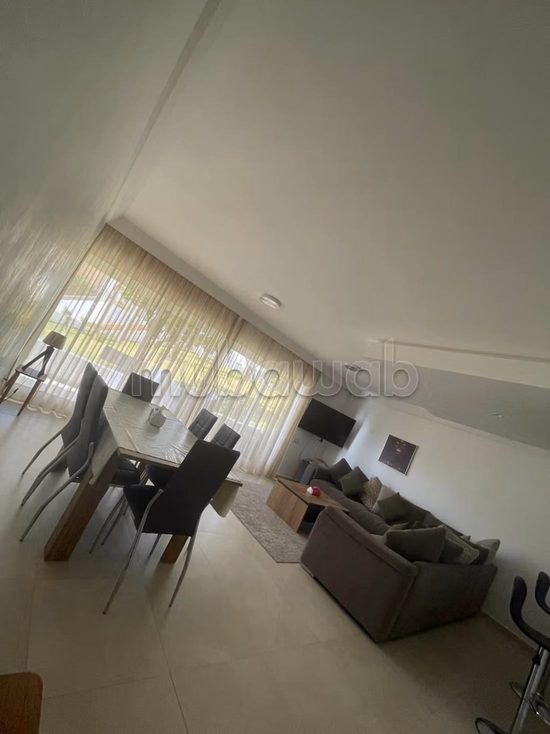 Apartamentos en alquiler en el centro de la ciudad. 2 habitaciones. Vista al mar y puerta segura y resistente