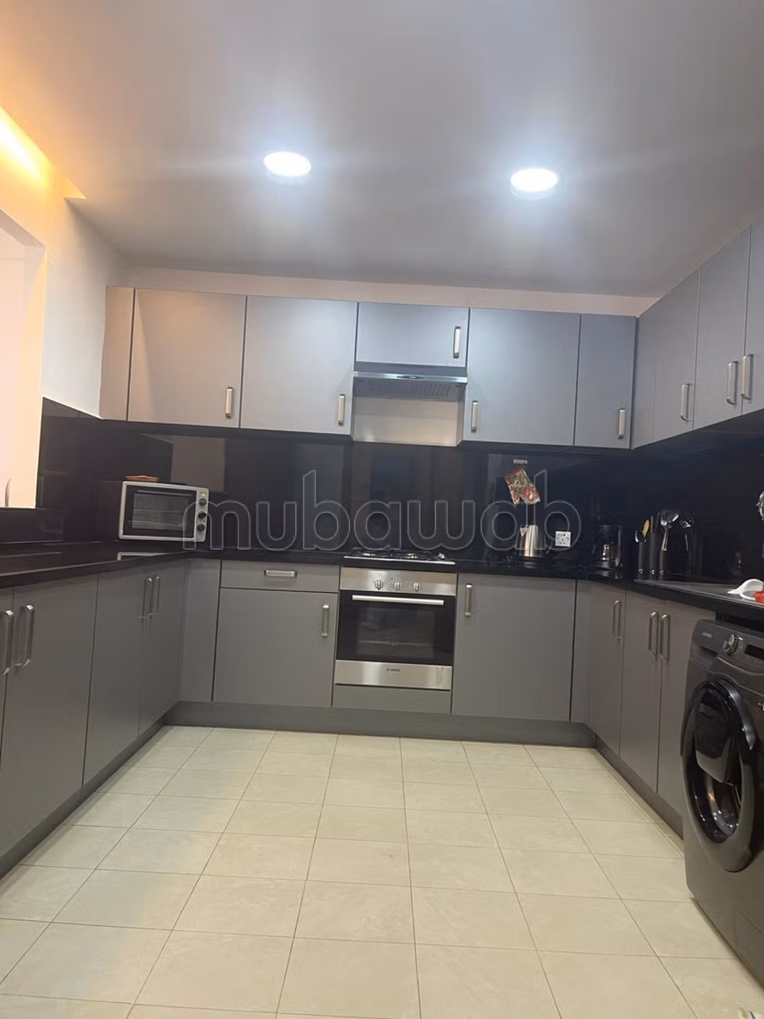 Apartamentos en alquiler en el centro de la ciudad. 2 habitaciones. Vista al mar y puerta segura y resistente