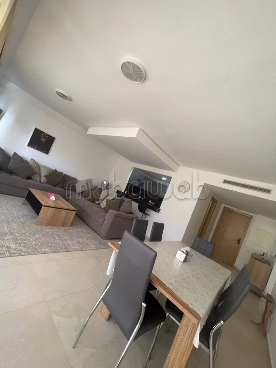 Apartamentos en alquiler en el centro de la ciudad. 2 habitaciones. Vista al mar y puerta segura y resistente