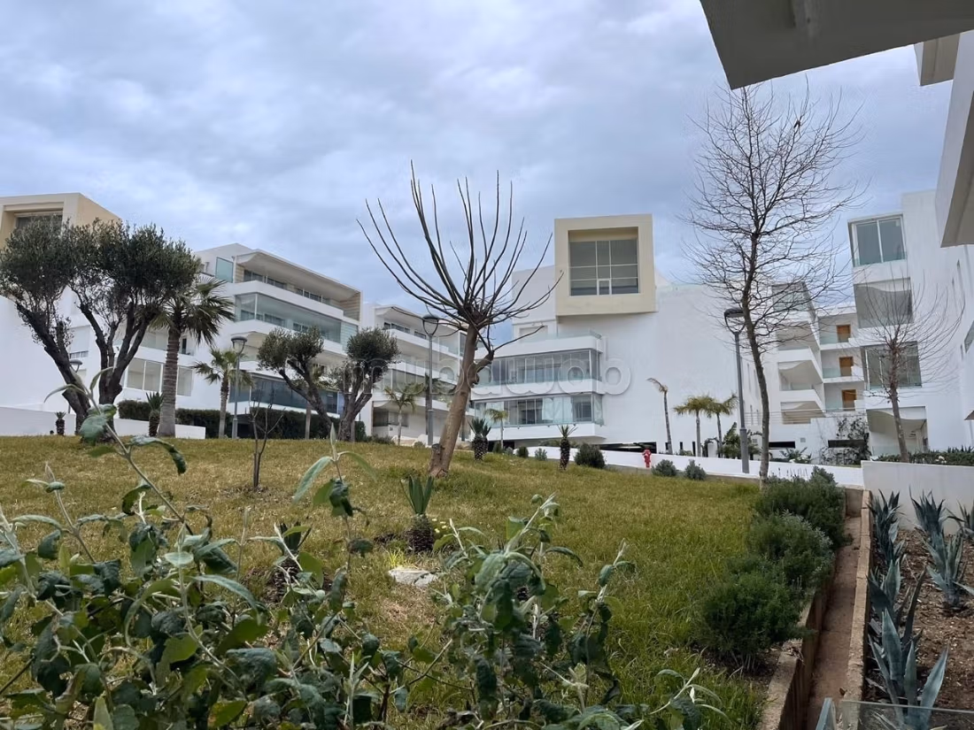 Apartamentos en alquiler en el centro de la ciudad. 2 habitaciones. Vista al mar y puerta segura y resistente
