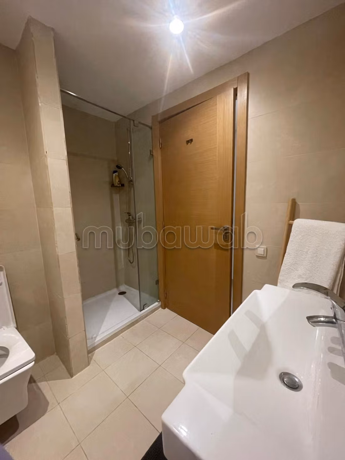 Apartamentos en alquiler en el centro de la ciudad. 2 habitaciones. Vista al mar y puerta segura y resistente