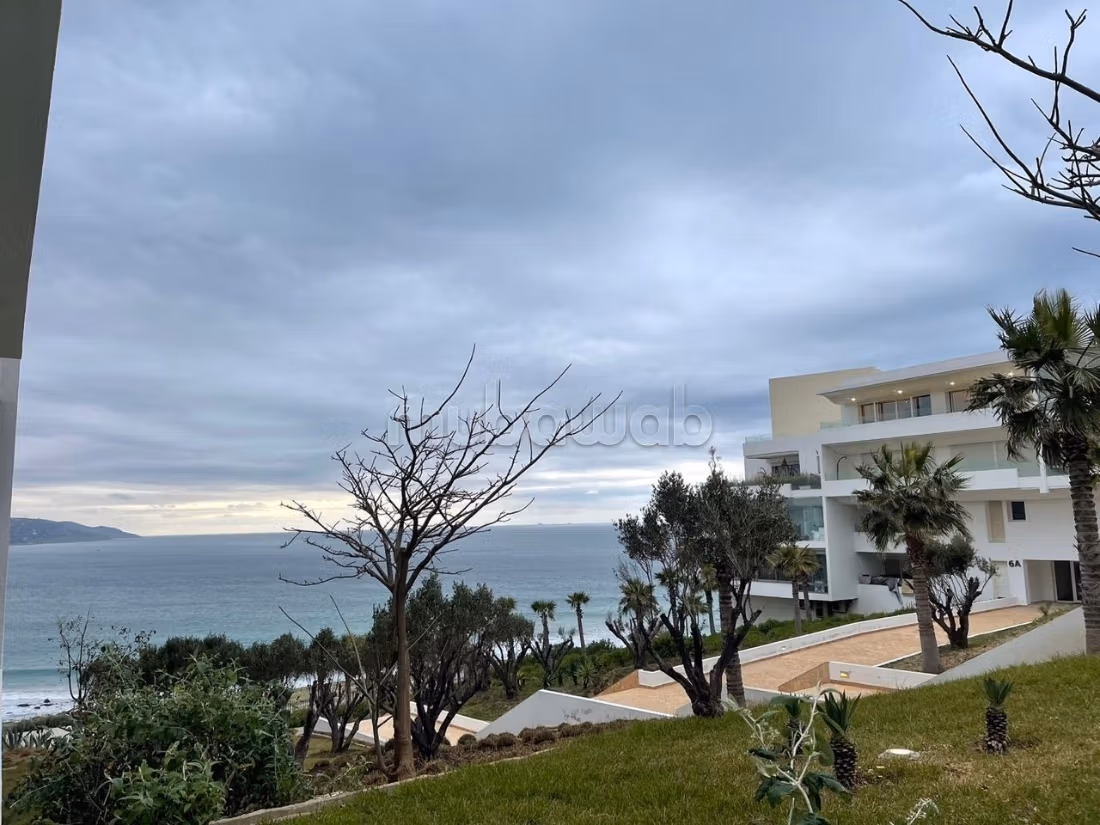 Apartamentos en alquiler en el centro de la ciudad. 2 habitaciones. Vista al mar y puerta segura y resistente