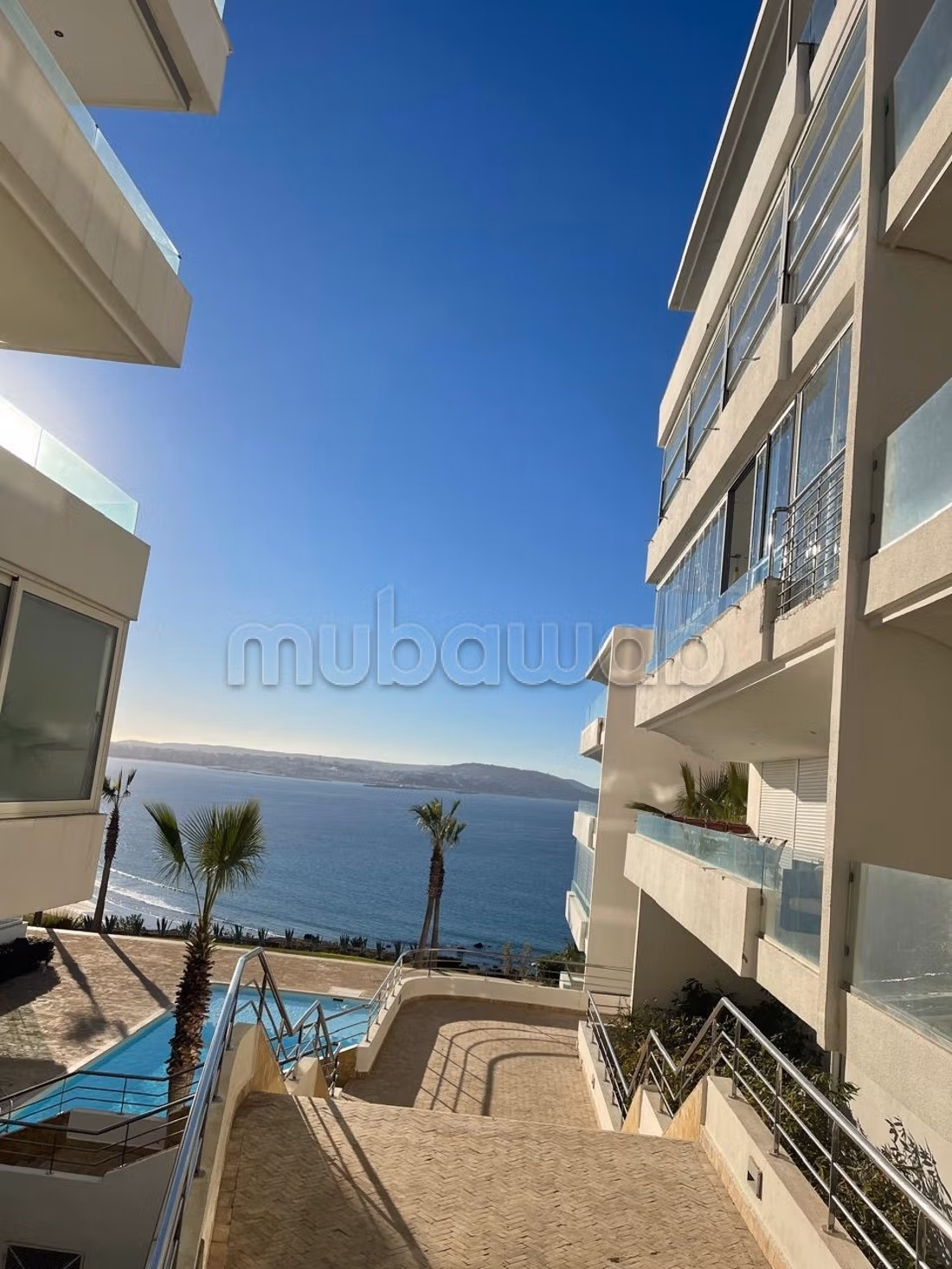Apartamentos en alquiler en el centro de la ciudad. 2 habitaciones. Vista al mar y puerta segura y resistente