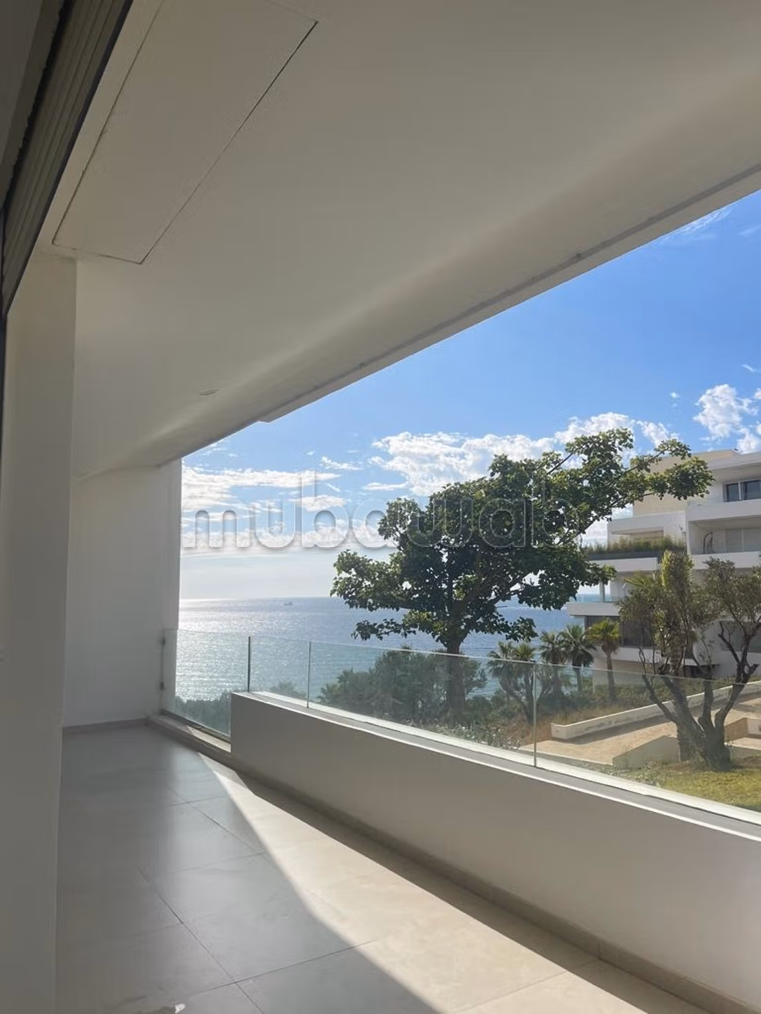 Apartamentos en alquiler en el centro de la ciudad. 2 habitaciones. Vista al mar y puerta segura y resistente