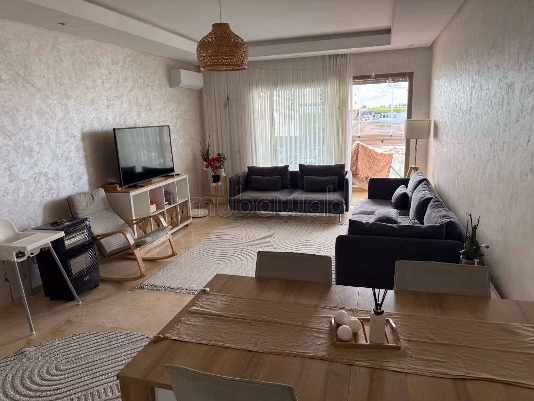Vente d'un bel appartement à Victoria. 
1 Pièce. 
Fenêtres avec double vitrage et porte blindée