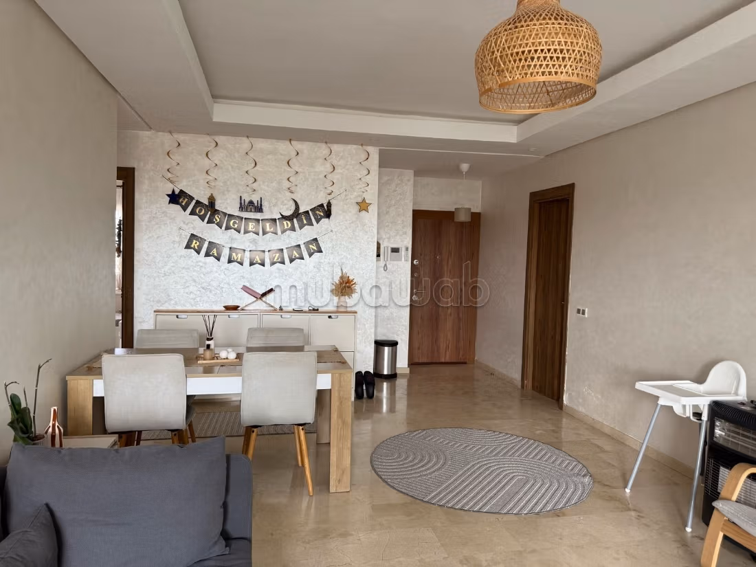 Vente d'un bel appartement à Victoria. 
1 Pièce. 
Fenêtres avec double vitrage et porte blindée — 2