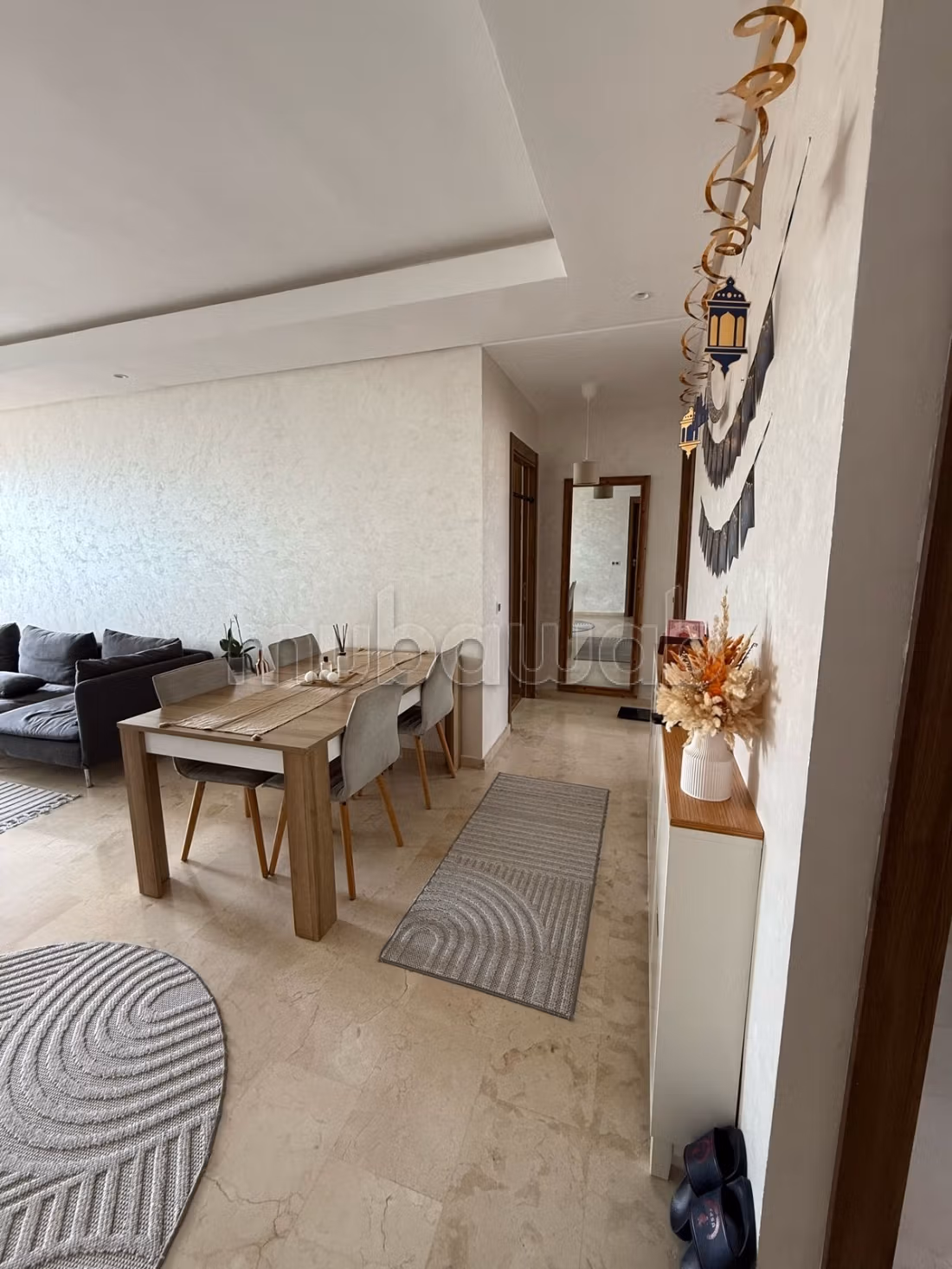 Vente d'un bel appartement à Victoria. 
1 Pièce. 
Fenêtres avec double vitrage et porte blindée — 3
