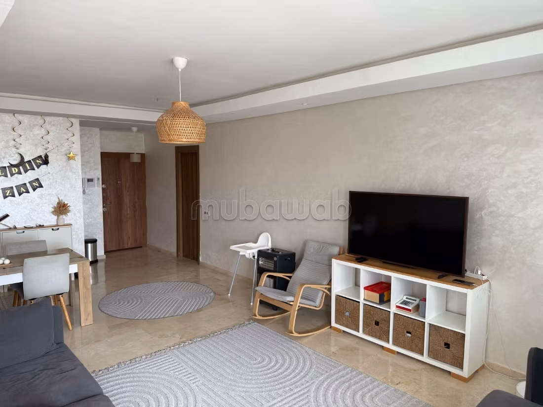 Vente d'un bel appartement à Victoria. 
1 Pièce. 
Fenêtres avec double vitrage et porte blindée — 4