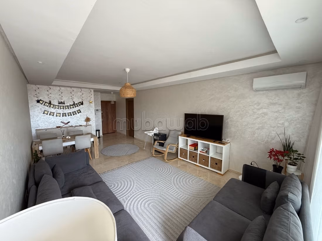 Vente d'un bel appartement à Victoria. 
1 Pièce. 
Fenêtres avec double vitrage et porte blindée — 6