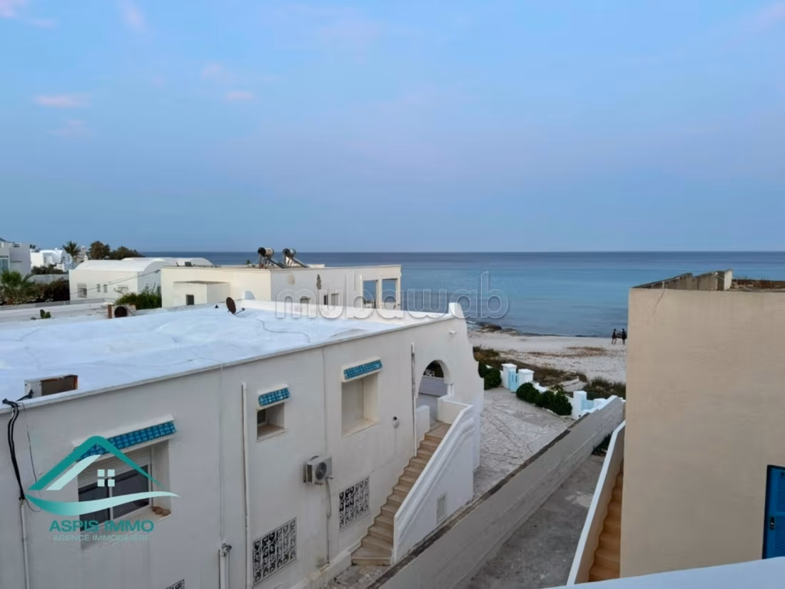 Villa S4 with pool right on the water
