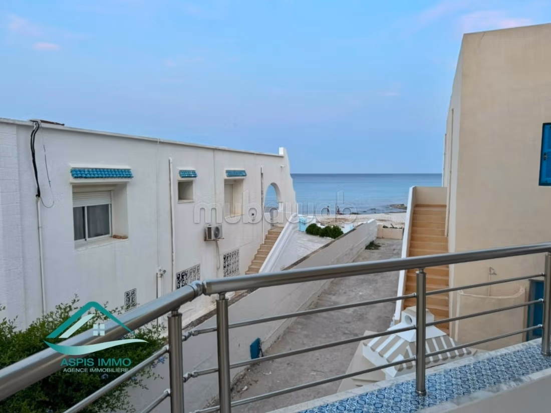 Villa S4 with pool right on the water