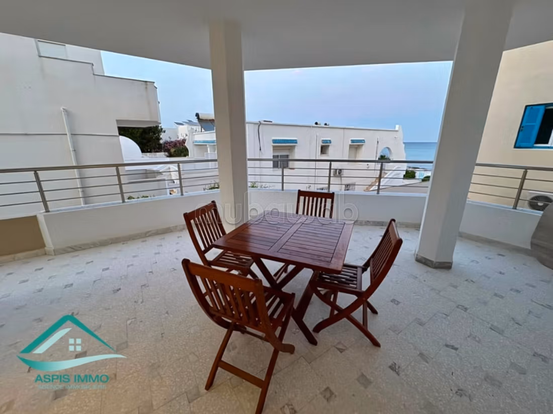 Villa S4 with pool right on the water