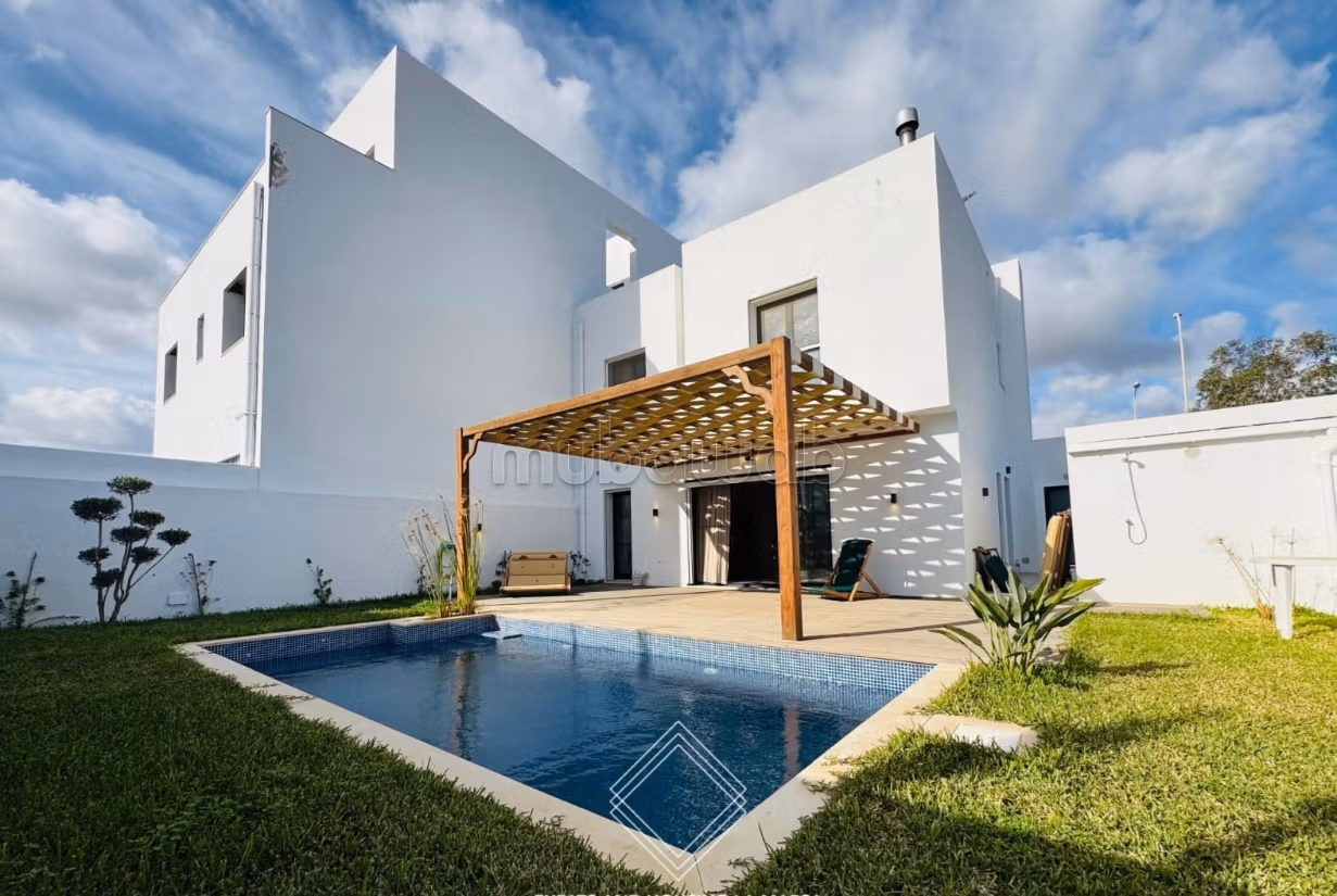 Villa with pool 5 minutes walk from the beach